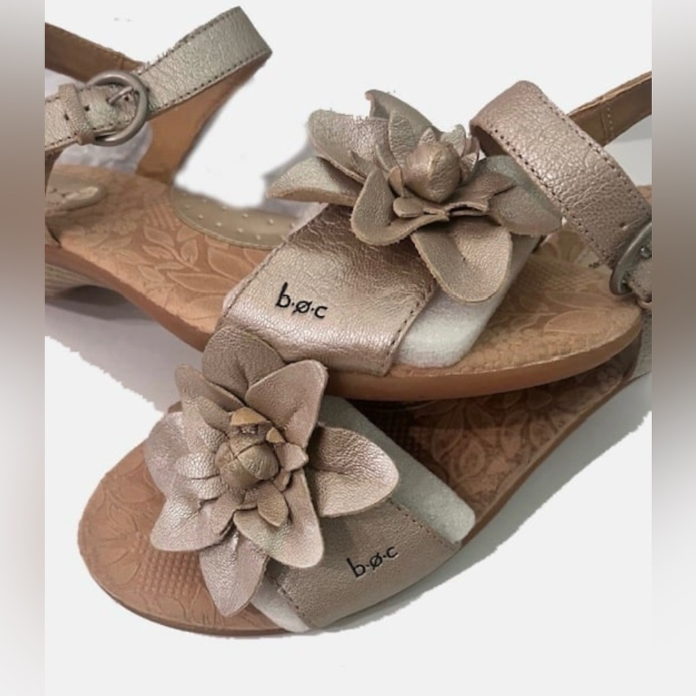 b.o.c. by Born Champagne Leather Sandals 8M